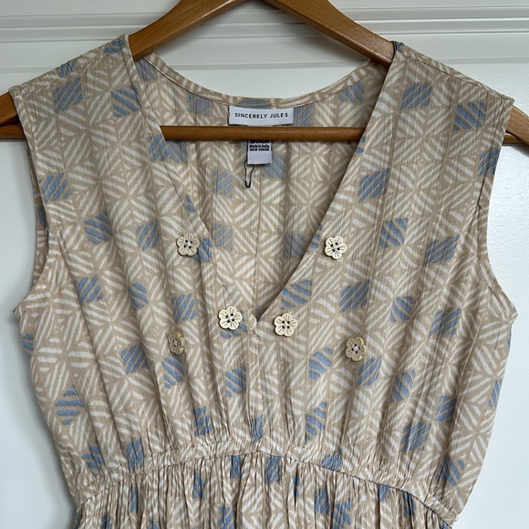 Sincerely Jules Maxi Dress XS Women's Sleeveless Tiered Beige Blue Geo Buttons - Picture 3 of 12